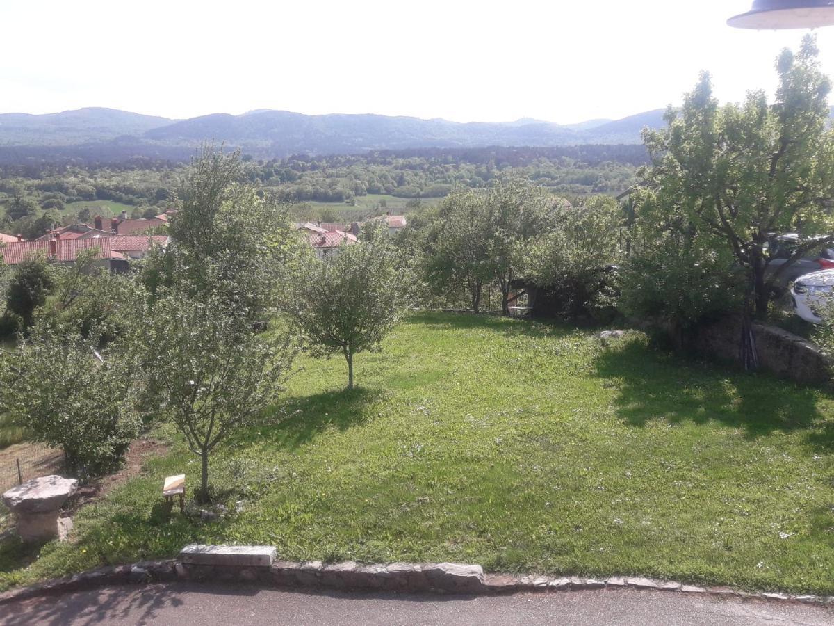 Apartma Oddih Dutovlje Exteriér fotografie