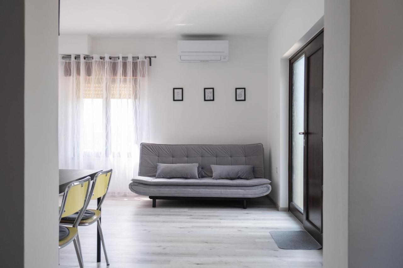 Apartma Oddih Dutovlje Exteriér fotografie
