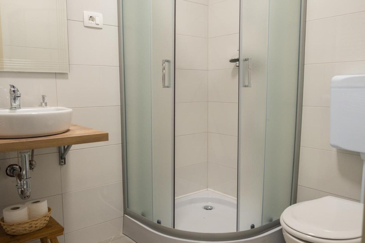 Apartma Oddih Dutovlje Exteriér fotografie