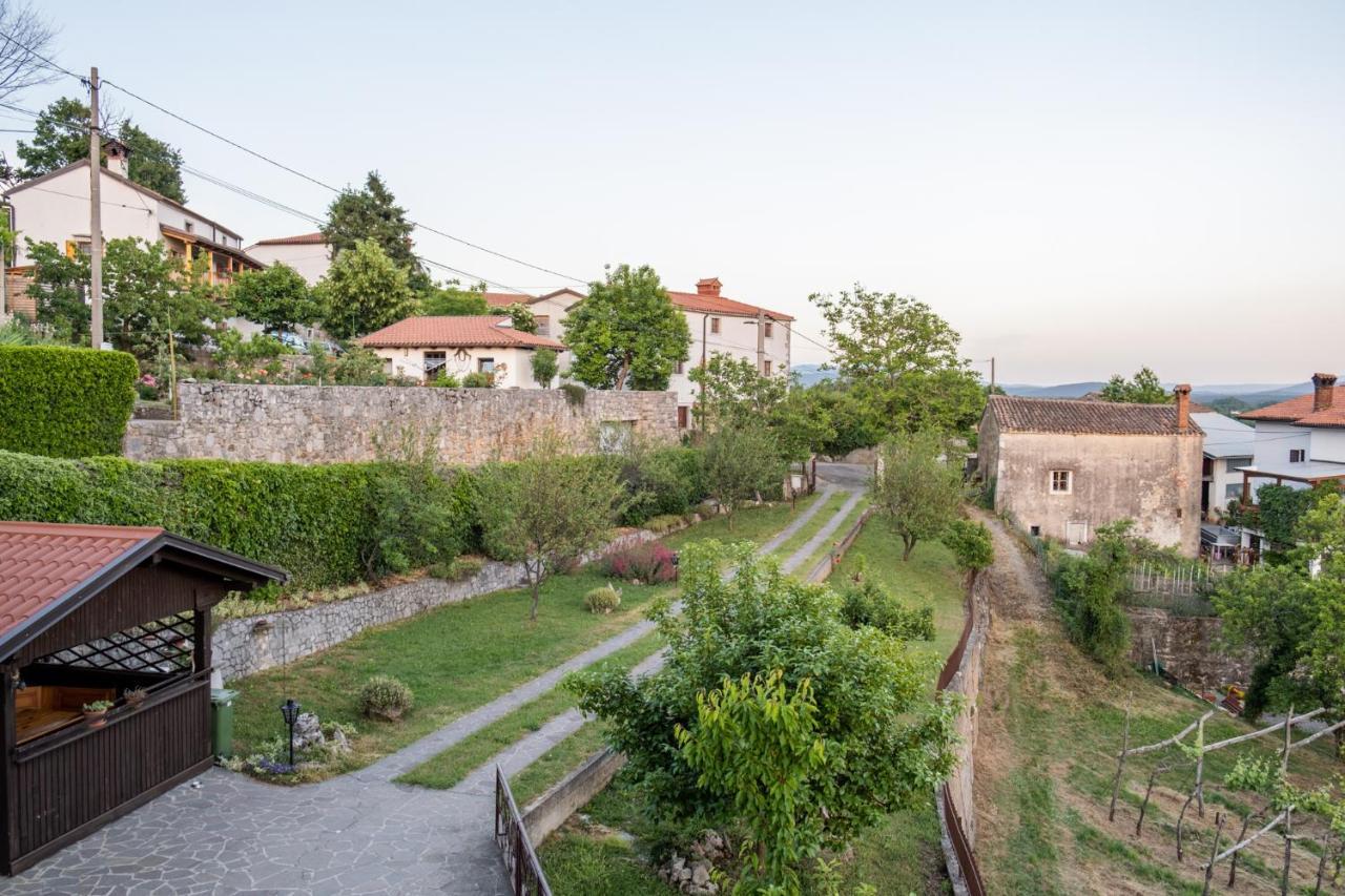Apartma Oddih Dutovlje Exteriér fotografie